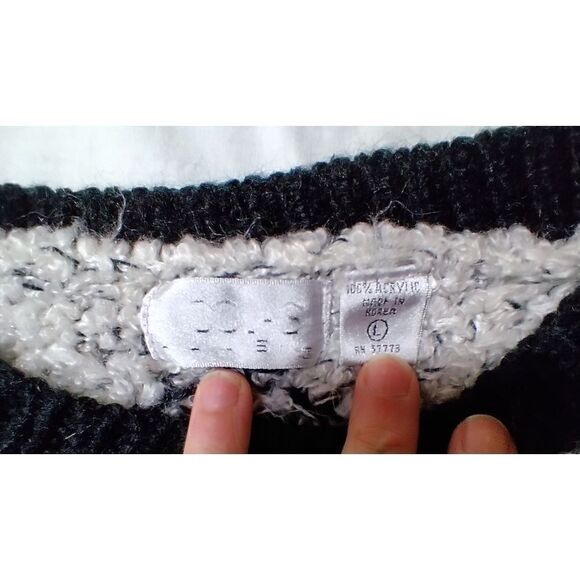 BEAUTIFUL HANDMADE SWEATER VINTAGE MADE IN KOREA BLACK AND WHITE FREE SIZE - Picture 2 of 6